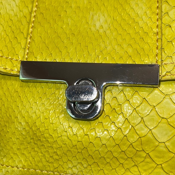 Liz Claiborne Yellow Vegan Python Crossbody Bag - Picture 7 of 11